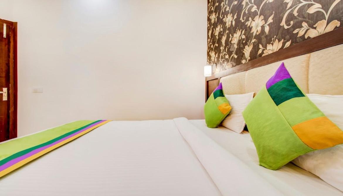 Hotel Blossom Rooms - Fully Ac Tājganj Dış mekan fotoğraf